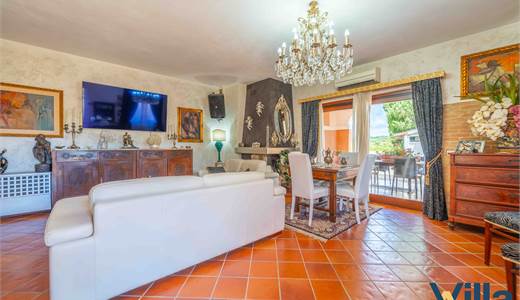Villa Indipendente con Giardino Loiri