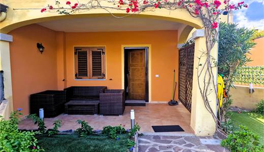 Appartamento su due livelli con giardino – Olbia