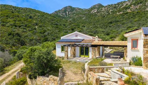 Villa indipendente con giardino e piscina a San Teodoro – Monte Petrosu