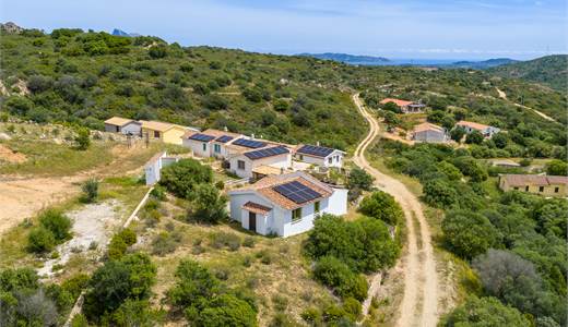 Villa indipendente con giardino e piscina a San Teodoro – Monte Petrosu